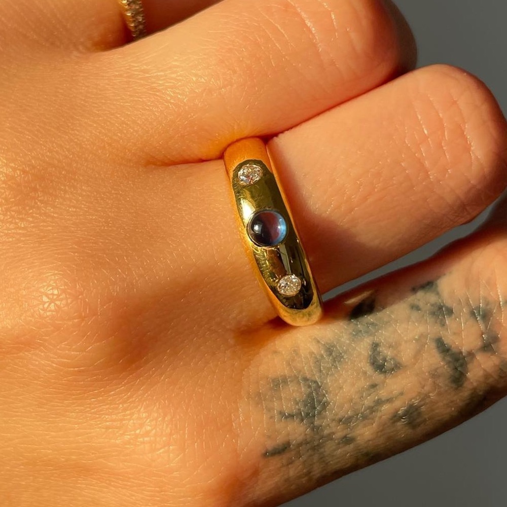 14k Gold donut band with blue sapphire and two old mine cut diamonds - Picture 2 of 6